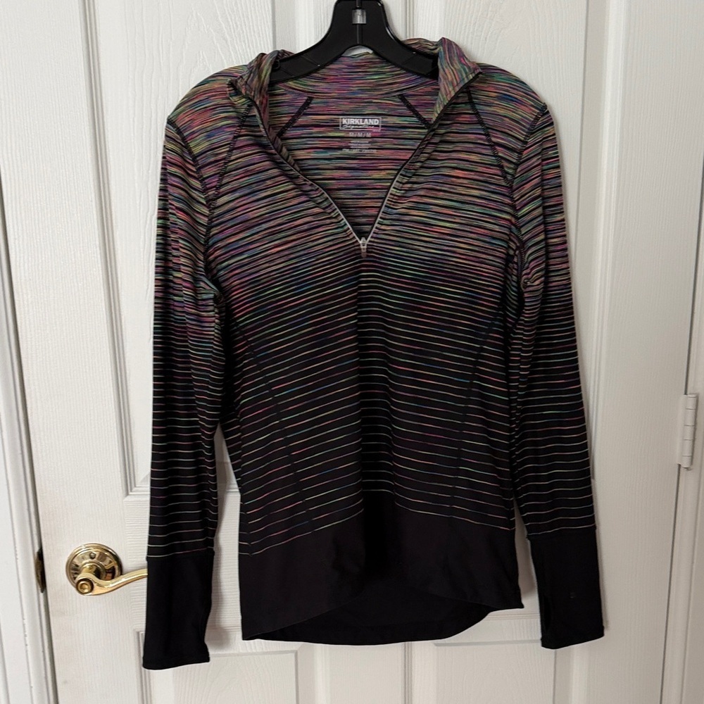 Kirkland Signature Multicolor Women's sweat wicking workout long sleeve m